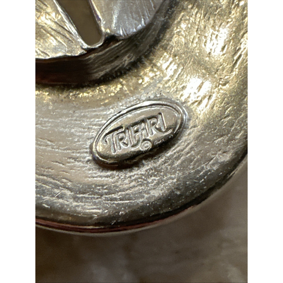 Vintage TRIFARI Signed Lt Pumpkin Pink Enamel Lucite Beaded Statement Necklace - Picture 2 of 9